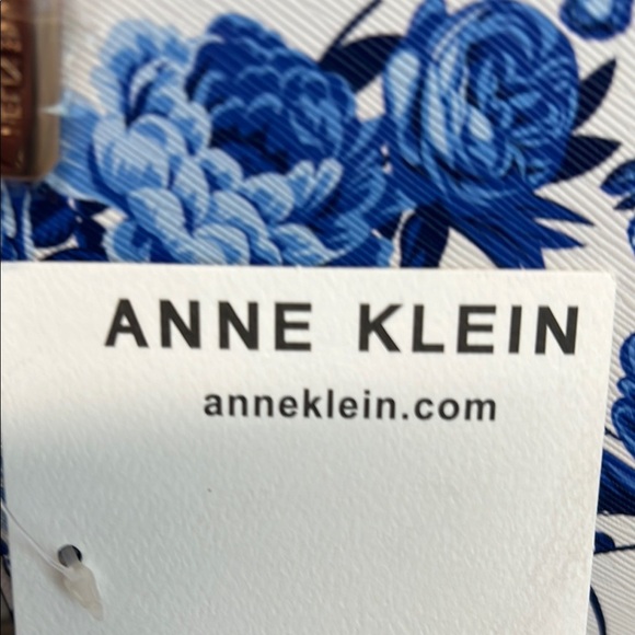 Anne Klein Blue and White Floral Wristlet ✨ - Picture 2 of 7